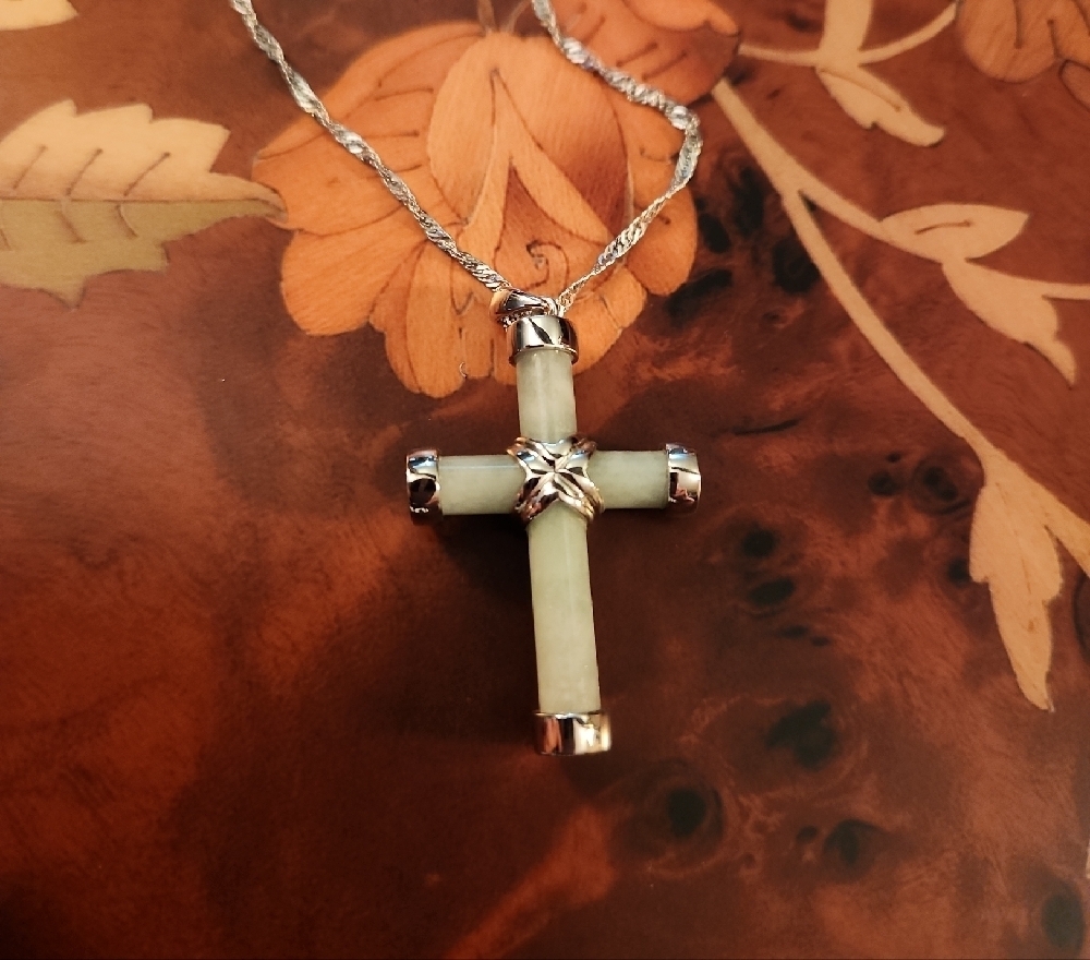 Pacific Style Green Jadeite Sterling Silver Cross Pendant 18 Inch Chain